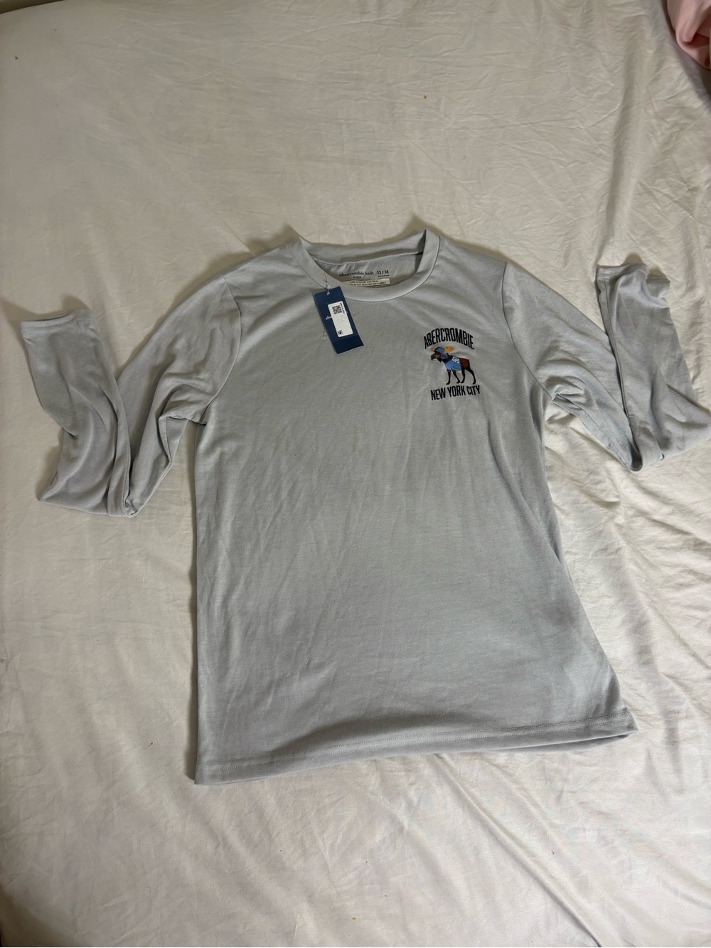 abercrombie kids Light Gray Long-Sleeve Tee with Small Graphic